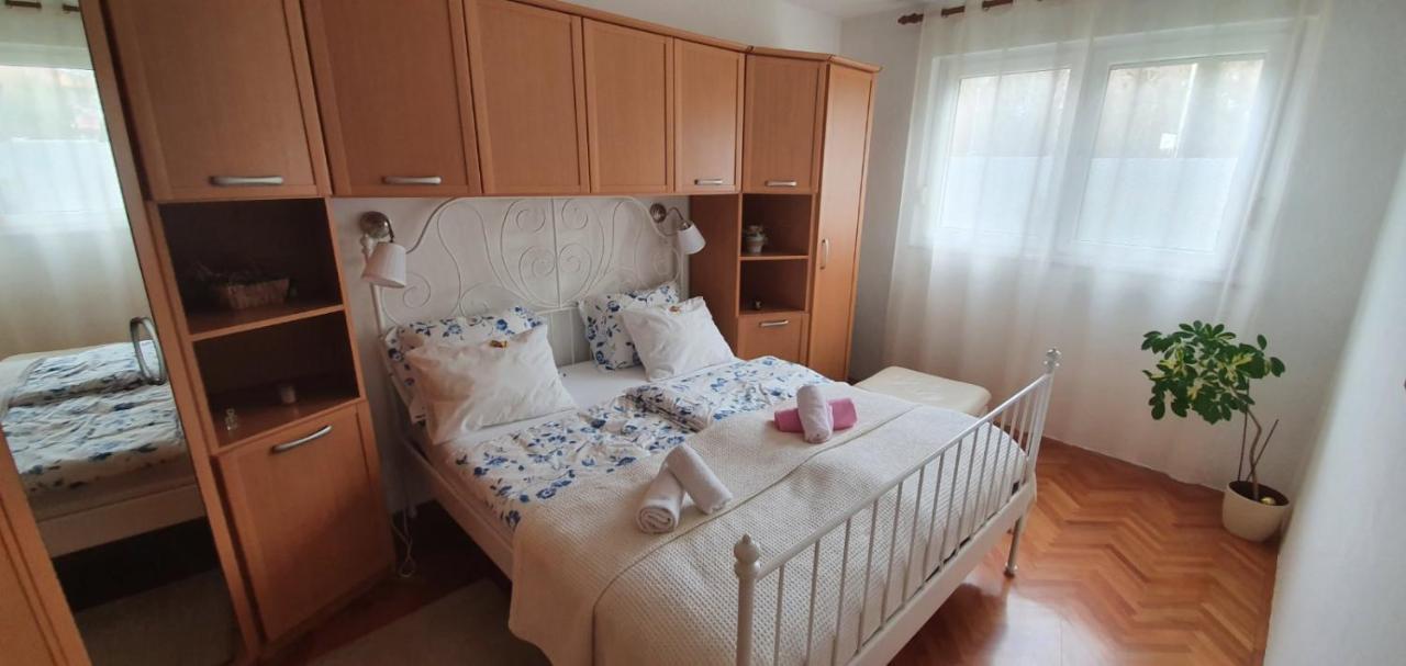 Ferienwohnung Daisy Pula Exterior foto