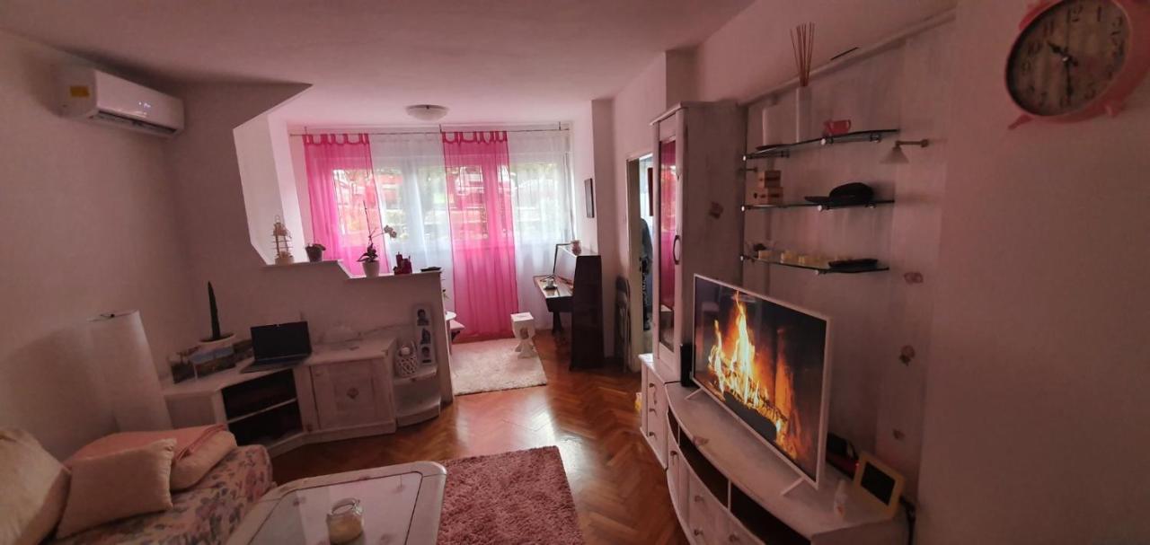 Ferienwohnung Daisy Pula Exterior foto